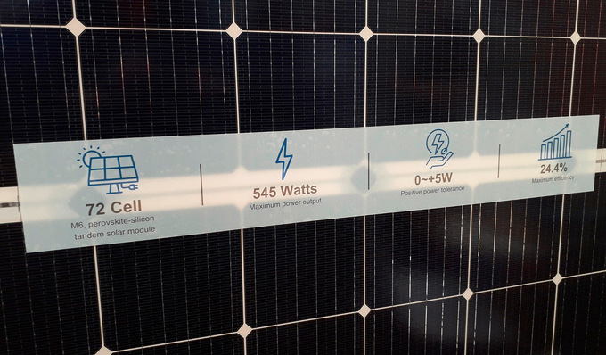 Oxford-PV stellte im vergangenen Jahr in München erstmals ein Serienmodul mit Silizium-Perowskit-Tandemzellen vor.