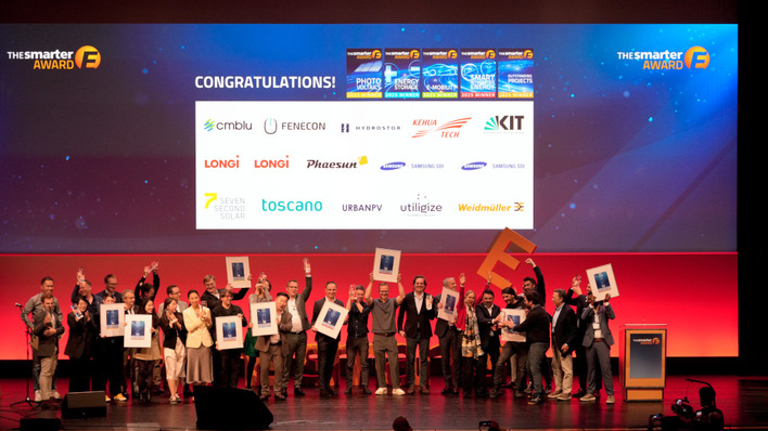 Insgesamt 15 Unternehmen und Projektentwickler konnten sich über die begehrten Awards der Smarter E Europe freuenn.