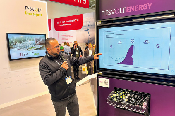 Mathias Zdzieblowski erklärt das neue Geschäftsmodell hinter Tesvolt Energy.