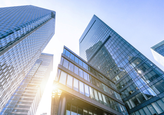 Die energetische Bewertung von Nichtwohn­gebäuden ist meist komplizierter als die von Wohngebäuden, da sie in der Regel mehrere Nutzungszonen mit unterschiedlichen Konditionierungen enthalten.