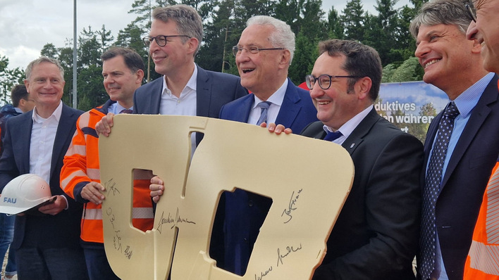 Auch die bayerischen Minister Markus Blume (Wissenschaft) sowie Joachim Herrmann (Innenminister) sind bei dem Projektstart mit von der Partie.