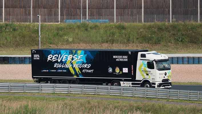 Die Rekord-Rückwärtsfahrt dauerte etwa sechs Stunden bei im Schnitt 20 km/h.