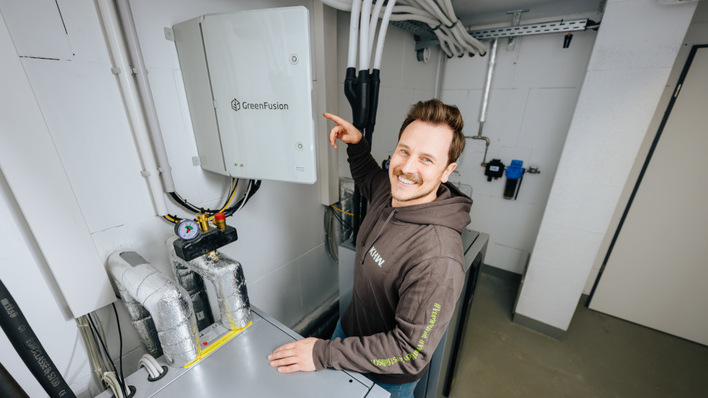 KHW-Geschäftsführer Lars Lippelt freut sich darauf, dass die Wohnungen des Vermieters bald weniger Heizenergie benötigen.