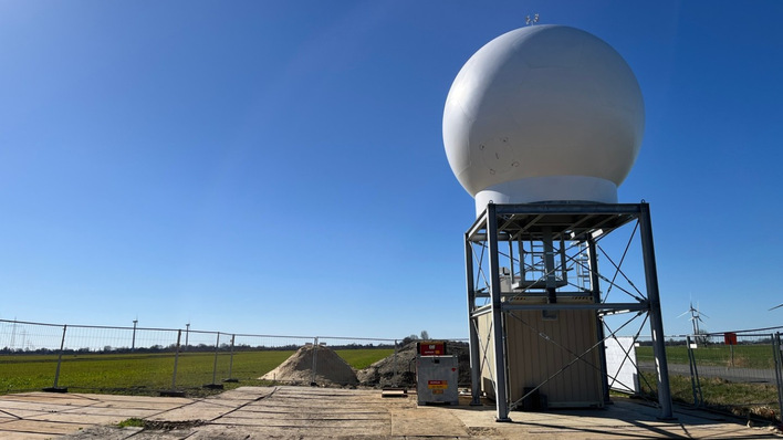Das Dual Doppler Wind-Radar misst die Windgeschwindigkeit bei Krummendeich im Landkreis Stade.