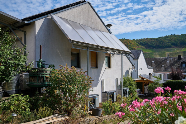 Eine Absenkung der Stromsteuer für Industrie, Gewerbe und Haushalte war versprochen, doch die beiden letzteren gehe vorerst leer aus. Das ist bitter, auch für Betreiber:innen von Wärmepumpen.