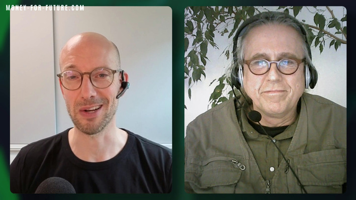 Chefredakteur Heiko Schwarzburger (rechts) sprach mit Felix Goldbach über Balkonkraftwerke.