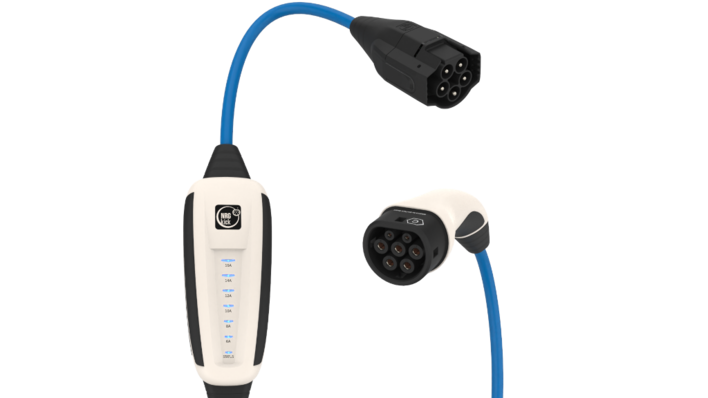 Dank des Steckeraufsatzes Typ 2 kann sogar an öffentlichen Säulen geladen werden.