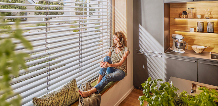 Ohne funktionierenden Sonnenschutz werden viele Gebäude in naher Zukunft in den Sommermonaten kaum noch nutz- beziehungsweise bewohnbar sein.