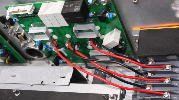 Millionen Solaranlagen agieren über ihre Wechselrichter am Stromnetz – und im Internet. Das macht sie verletzlich.