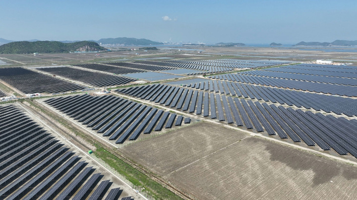 Der Bau des neuen Solarparks Danjin in Südkorea war eine echte Herausforderung, aber auch eine clevere Flächennutzung.