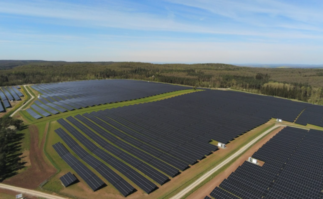 Ein Teil der Photovoltaikanlage erzeugt sogar Strom für das Fernwärmenetz.