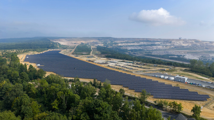Das neue Solarfeld in Niederzier leistet zwölf Megawatt.