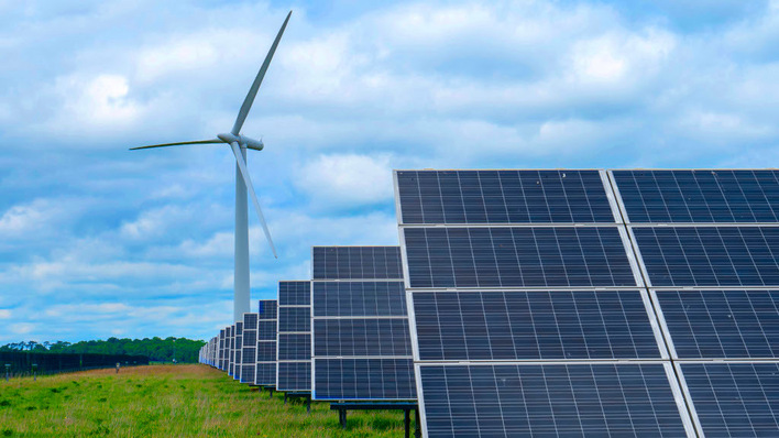 Ohne den zügigen Ausbau von Photovoltaik und Windkraft ist die Versorgungssicherheit in spätestens zehn Jahren in Gefahr, zeigt der Monitoringbericht des BNetzA.