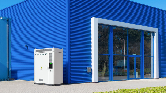 © Solarwatt Solarwatt bietet nun auch Speicher für gewerbliche und industrielle Anwendungen.