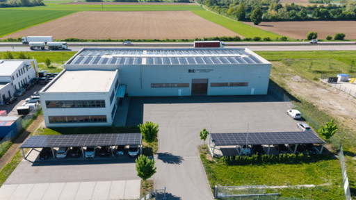 Erste solare Carports stehen bereits am Technologiecampus der THD in Wörth-Wiesent.