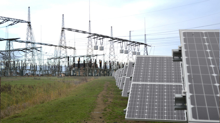 Sonne und Speicher nutzen, statt nur Kohle, Öl und Gas zu lagern: So sollte der Weg in die Energiesicherheit in Zukunft aussehen.