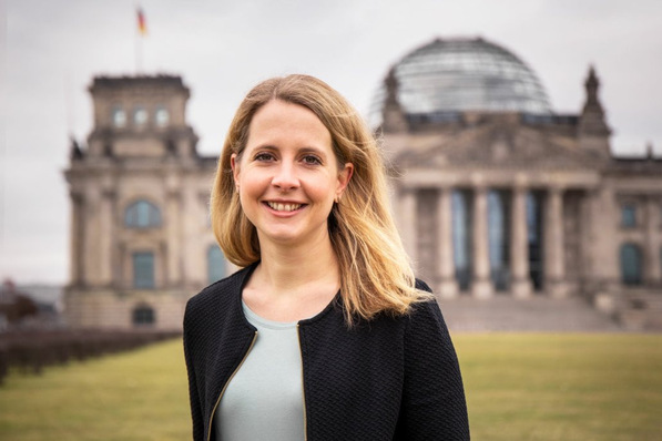 Verena Hubertz: „Wohneigentum ist kein Luxus, sondern eine Investition in Sicherheit, Unabhängigkeit und Lebensqualität – deswegen verbessern wir die Zins- und Förderkonditionen unserer Förderprogramme für Familien.“