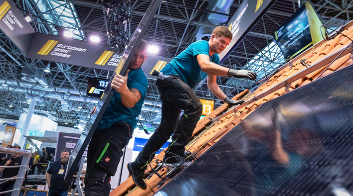 © Foto: Solar Solutions International Innovationen für Photovoltaikanlagen zeigt die Solar Solutions Düsseldorf.