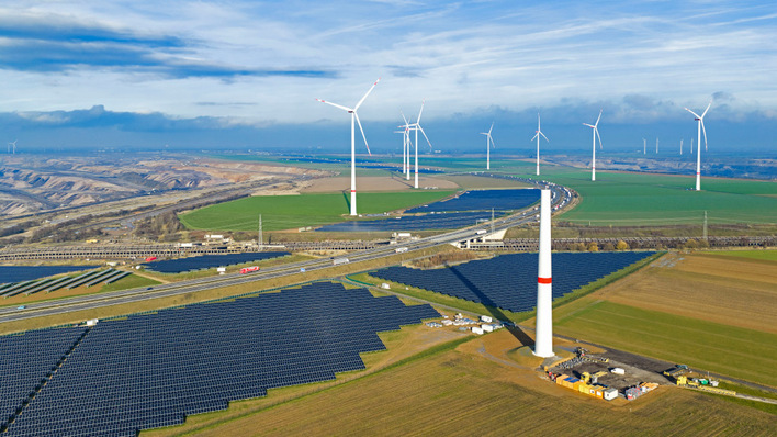 RWE will die Solarparks entlang der A44n um weitere 20 Megawatt erweitern.