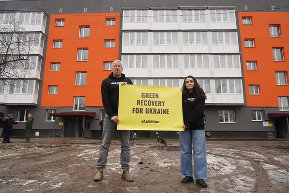 Gemeinsam mit der Stadt Trostjanez und der Ökoenergie-Genossenschaft Green Planet Energy hat Greenpeace ein Modellprojekt für nachhaltige und unabhängige Wärmeversorgung in der Ukraine fertiggestellt.