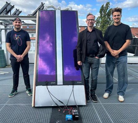 Das Forscherteam und der Prototyp auf dem Dach der HTWK.