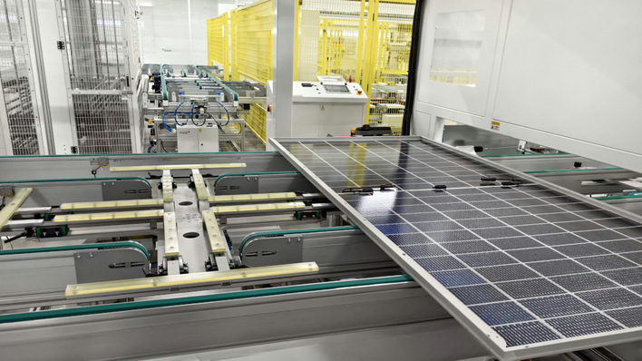 Noch laufen die Werke in China auf Hochtouren, damit bis Ende März so viele Module wie möglich unterwegs in die Welt sind.