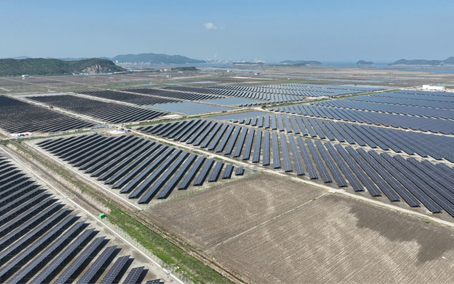 Der Zubau neuer Solarparks in China könnte sich auf bis zu 300 GW allein im Jahr 2025 belaufen.