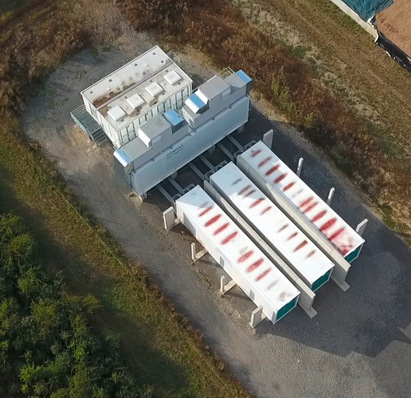 Netzspeicher wie hier die Anlage der Stadtwerke Haßfurt übernehmen Systemdienstleistungen, die früher konventionelle Kraftwerke geliefert haben.