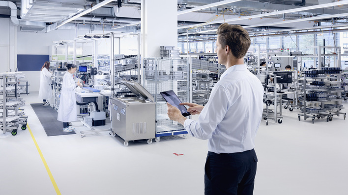 Energieintensive Unternehmen, die ihre Grünstromversorgung genau kontrollieren wollen – hier verbildlicht beim Lichtmanagement eines Unternehmens durch den Dienstleister Licht.de – sind die Zielgruppe des neuen Ökostromunternehmens Starqstrom. 