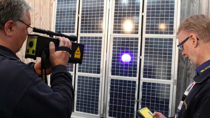 Demonstration des Lasertektor auf der Intersolar 2025 an unserem Messestand.
