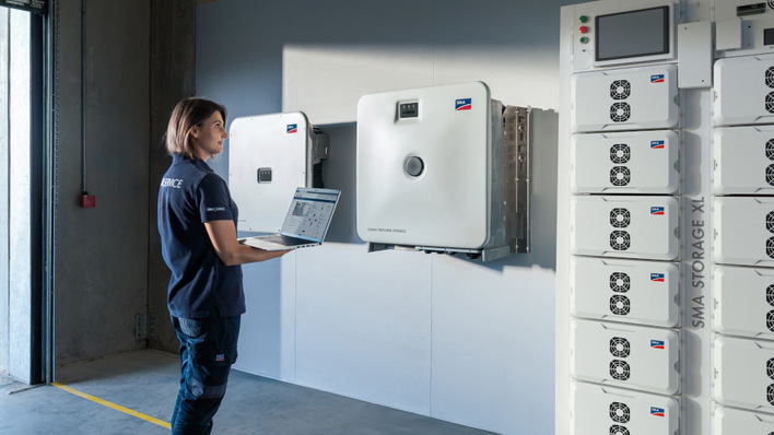 Der Gewerbespeicher wird AC-seitig über den Sunny Tripower Storage X eingebunden.