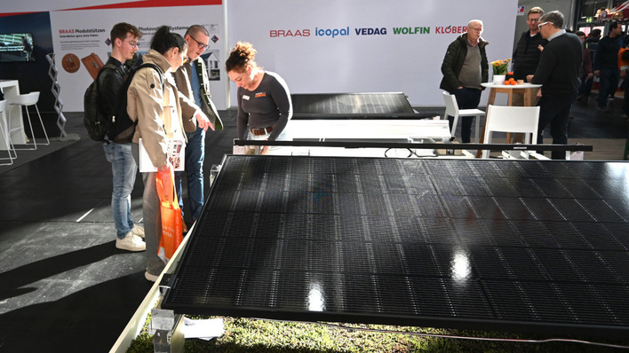 Die Anbieter von Montagesystemen haben den Dachdeckern ihre Lösungen präsentiert.
