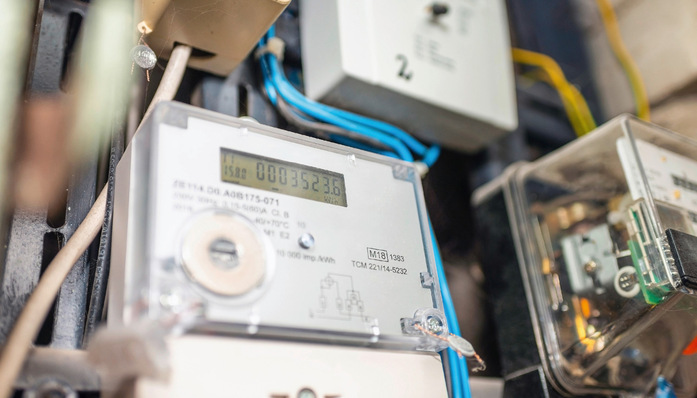 Der Gesetzgeber hat die jährlichen Kosten von Smart Metern für die Verbraucher gestaffelt, von 40 Euro bei 4.000 kWh bis 140 Euro bei 50.000 kWh.