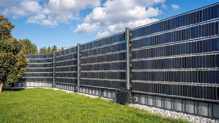 Der PV-Zaun kann auf bis zu 100 Meter verlängert werden.
