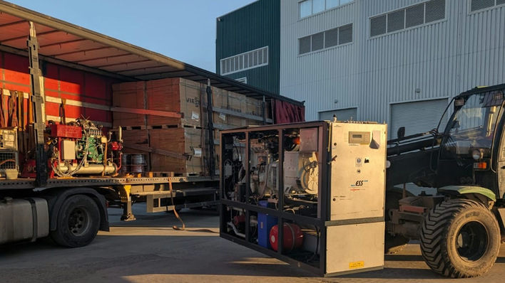 Endlich am Ziel: In Kamianets-Podilsky wurden Module und Batterien entladen.