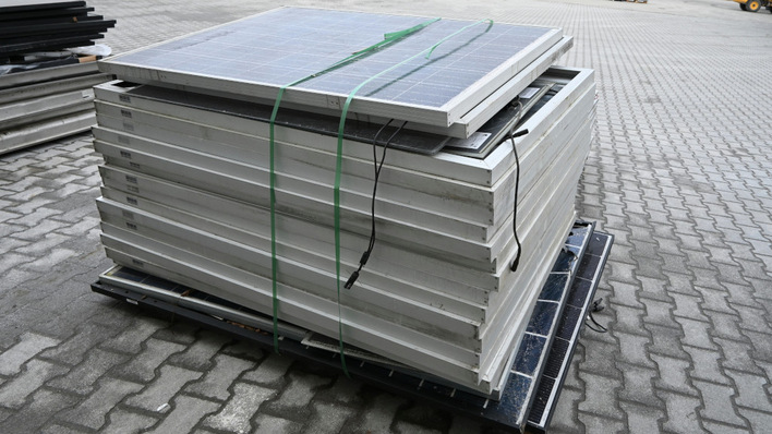 Der Berg an ausgedienten Solarmodulen wächst. In Zukunft werden mehr Recyclingkapazitäten notwendig sein.