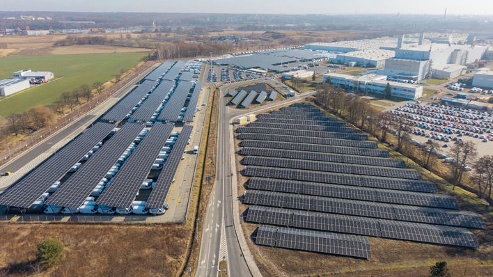 Zwölf Megawatt wurden auf dem Werksgelände installiert.