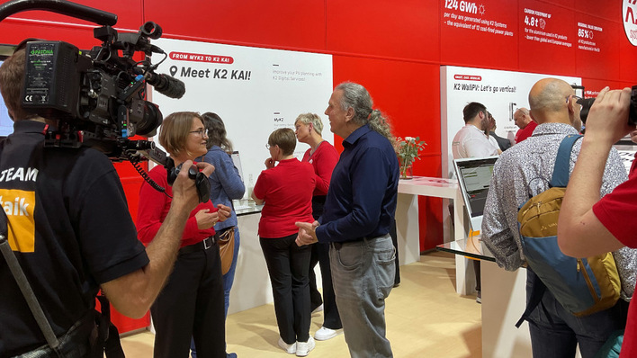 Für Sie spüren wir neue Trends auf, hier im vergangenen Jahr am Messestand von K2 Systems.