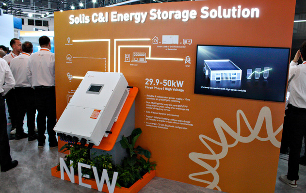 Speichersysteme treiben den solaren Zubau, vor allem in Gewerbe und Industrie.