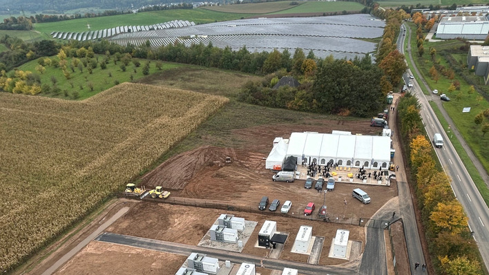Die Speicheranlage von oben im Herbst 2025.