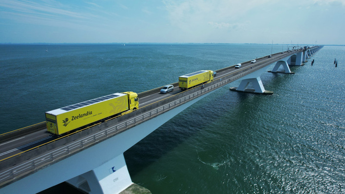 Die Integration von Solamodulen in die Lkw-Anhänger kann die Reichweite von E-Lkw verlängern. Der Ansatz taugt aber auch für Einsparungen beim Verbrauch von Diesel-Lkw.