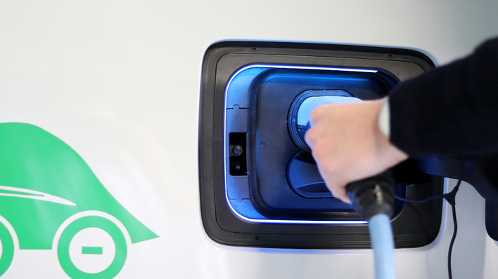Die Ladestationen für die Lkw werden bis spätestens Mitte 2029 in Betrieb sein.