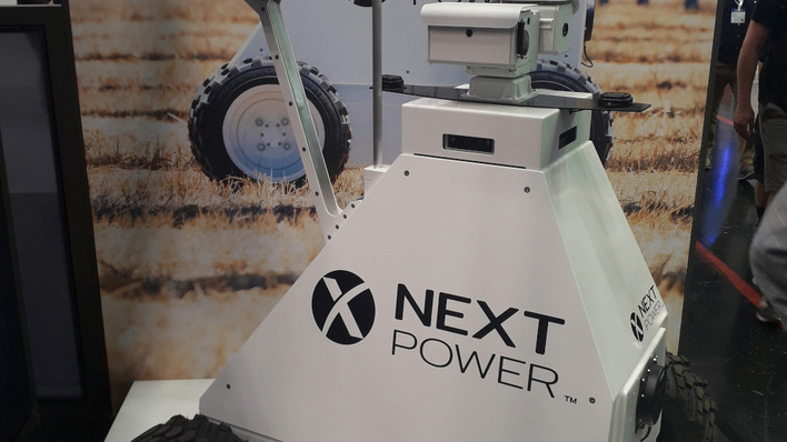 Zur Messe in München stellte Nextpower dieses autonome Gerät zur Inspektion von Solarparks vor.