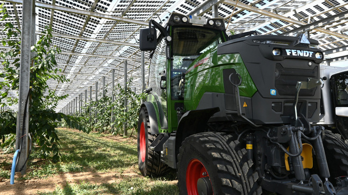 Beim Bau einer Agri-PV-Anlage ergeben sich zahlreiche rechtliche Fragen. 