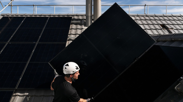 Auf der Konferenz wird es auch um die aktuellen Regeln zur Installation von Solaranlagen auf Steildächern gehen.