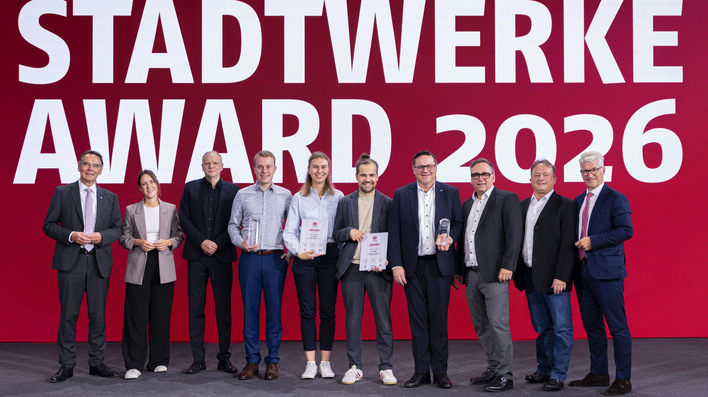 Beim VKU-Stadtwerkekongress ausgezeichnete Vertretende der prämierten Kommunalversorgungsunternehmen des Stadtwerke-Awards in Berlin, Mitte September 2026