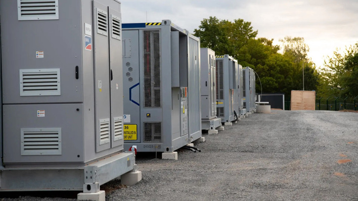 Der Batteriespeicher hat 40 Megawattstunden bei einer Netzanschlussleistung von 15,5 Megawatt.
